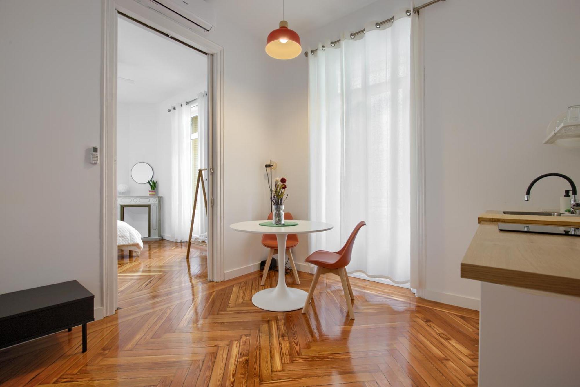 Mezzanine Orange Apartment Madrid Ruang foto