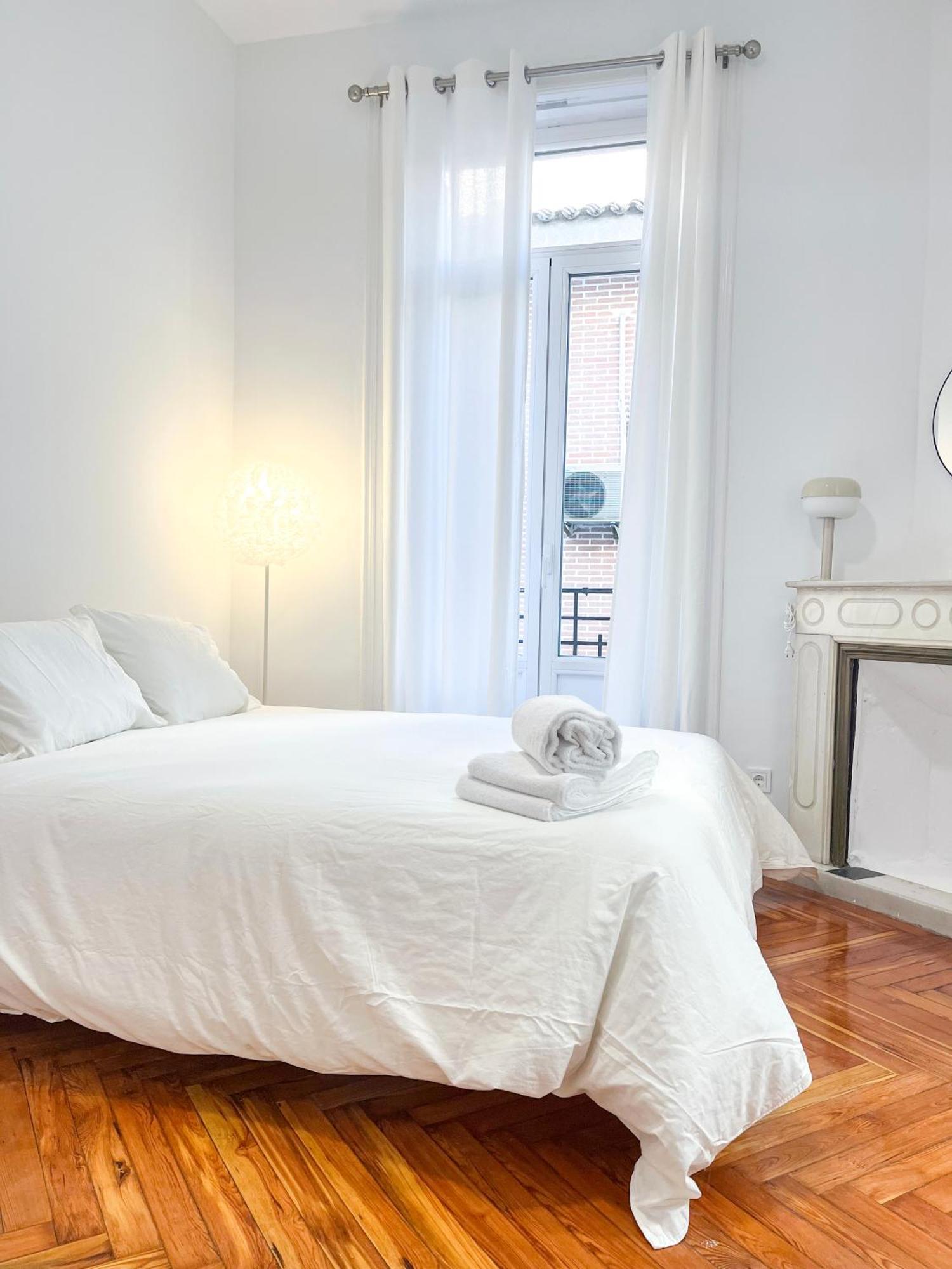 Mezzanine Orange Apartment Madrid Bagian luar foto